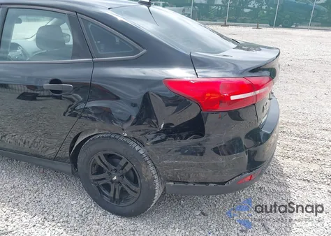 2017 Ford Focus S из США, поврежденный, VIN 1FADP3E28HL328212